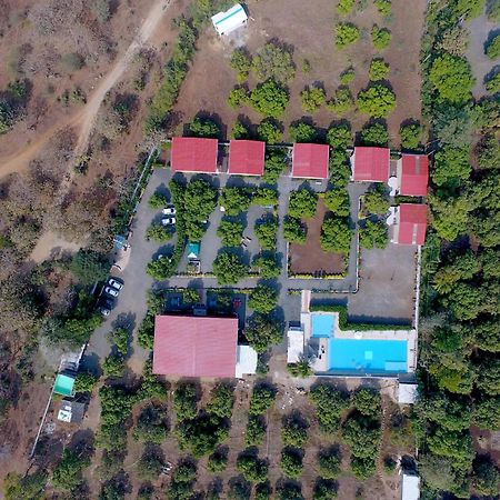 Heeran Re-Treat Resort Сасан-Джір Екстер'єр фото